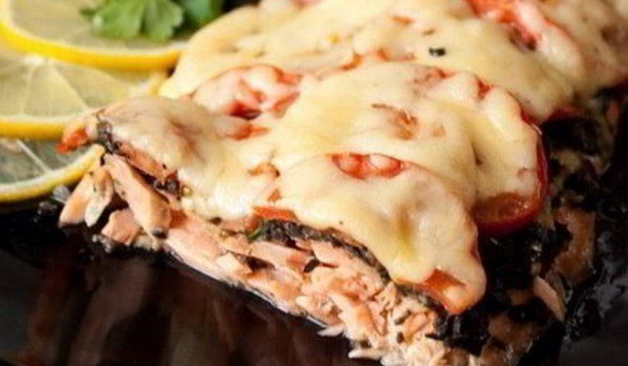 Рецепт лосось запеченный с маслинами, помидорами и сыром