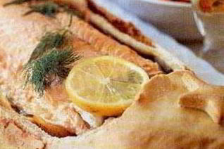 Лосось запеченный в духовке в слоеном тесте