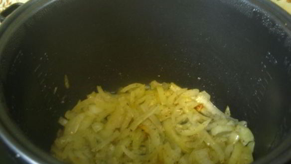 ШАГ 4. макрорус на луковой подушке, запеченный с помидорами и сыром