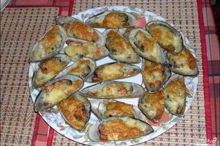 Мидии, запеченные с сыром в духовке