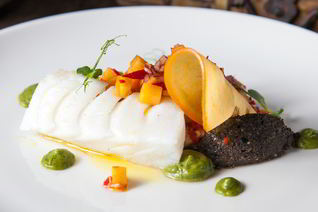 Паровая треска с сальсой из хурмы