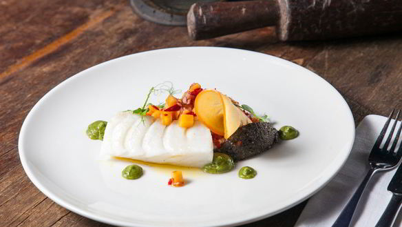 ШАГ 11. паровая треска с сальсой из хурмы