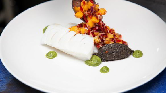 ШАГ 9. паровая треска с сальсой из хурмы