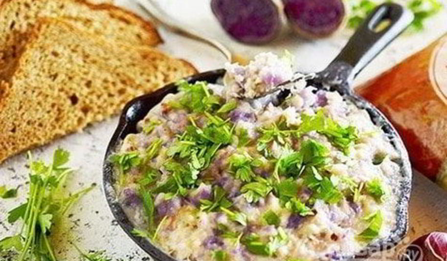 Рецепт плохкфискюр — печеная рыба с картошкой под соусом