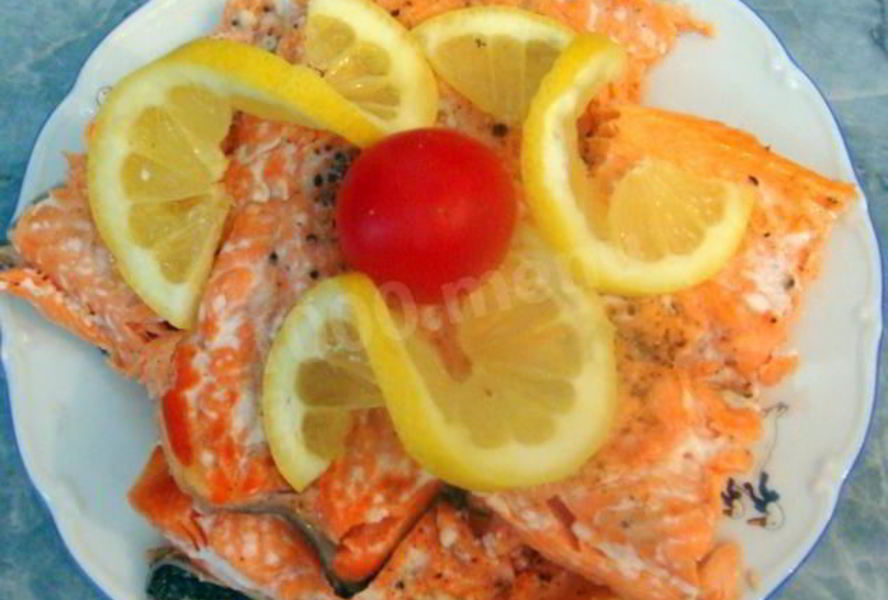 Радужная форель в духовке с лимоном