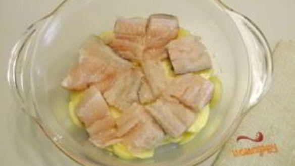 ШАГ 5. рыба под соусом бешамель в духовке