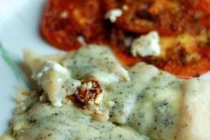 Рыба с голубым сыром и жареными помидорами