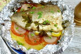 Рыба с овощами в духовке