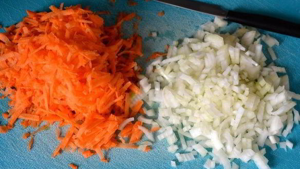 ШАГ 2. рыба, тушенная с овощами