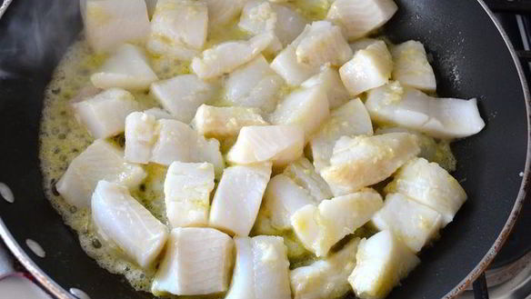 ШАГ 3. рыба, тушенная с овощами