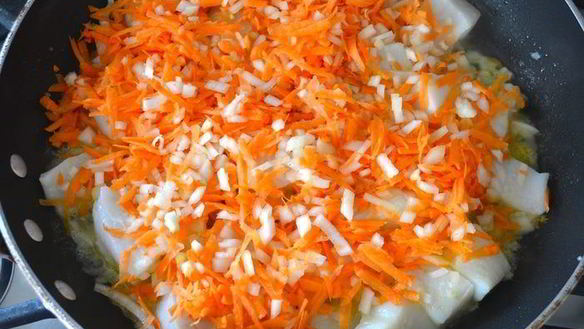 ШАГ 4. рыба, тушенная с овощами