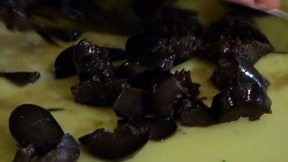 ШАГ 4. рыба, запеченная в кармане с цукини и маслинами