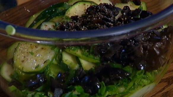 ШАГ 5. рыба, запеченная в кармане с цукини и маслинами