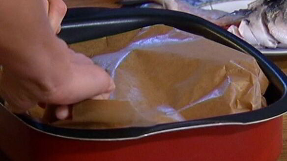 ШАГ 8. рыба, запеченная в кармане с цукини и маслинами