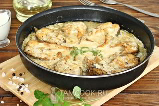 Щука тушеная в сметане