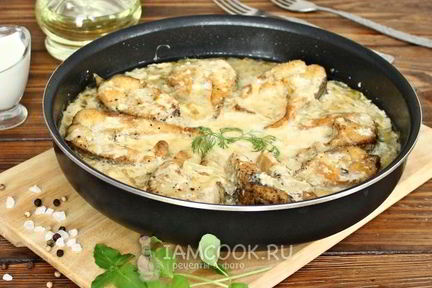 Щука тушеная в сметане