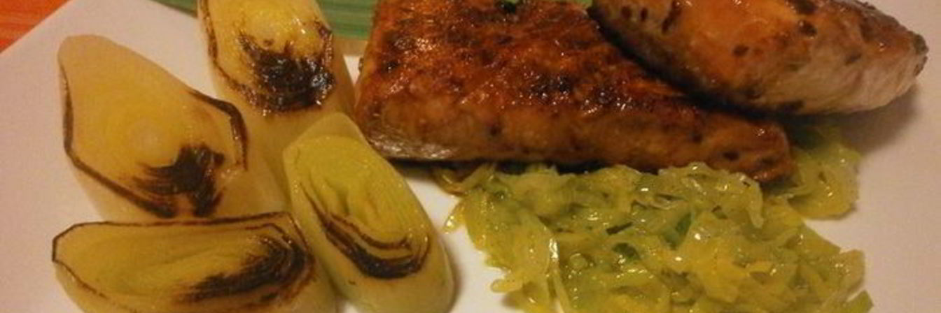 Семга с луком-пореем и ванилью