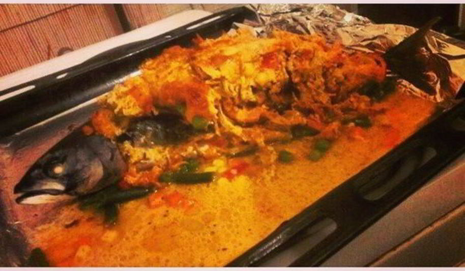 Рецепт скумбрия, фаршированная овощами в сметане