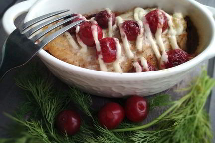 Скумбрия, запеченная с вишней