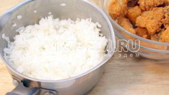 ШАГ 5. сом жареный в панировке с рисом