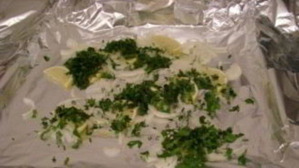 ШАГ 4. стерлядь в фольге в духовке