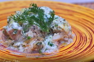 Судак со сметанным соусом и брюссельской капустой