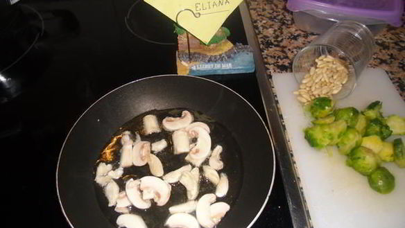 ШАГ 2. треска с кедровыми орешками