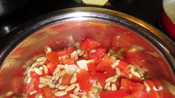 ШАГ 3. треска с кедровыми орешками