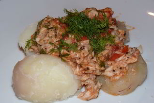 Тунец с помидорами