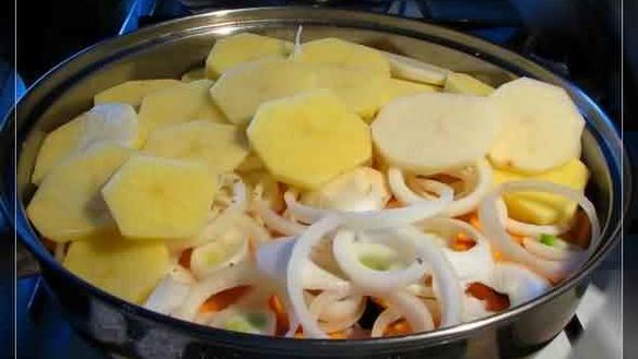 ШАГ 13. тушеная рыба с овощами