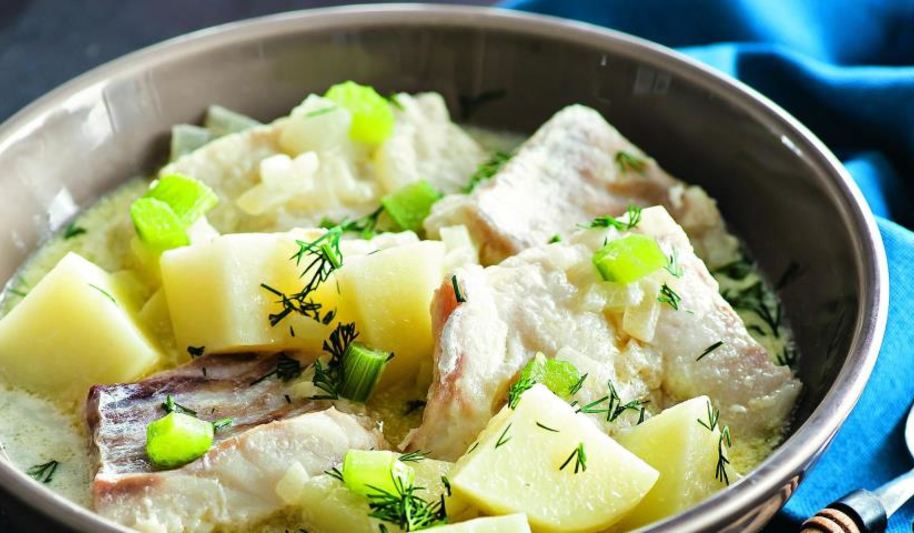 Рецепт тушенная в молоке пикша с картофелем