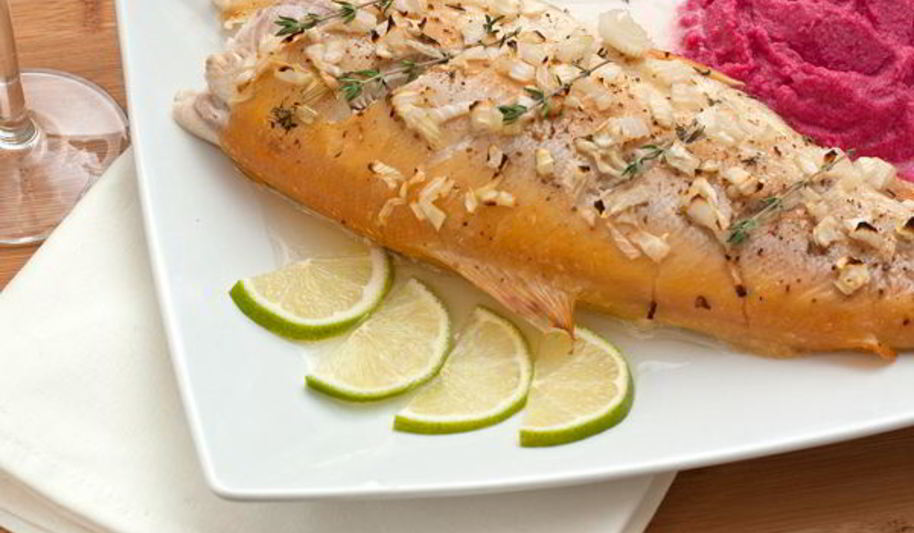 Рецепт янтарная форель запеченная с луком