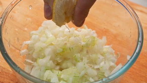 ШАГ 4. янтарная форель запеченная с луком