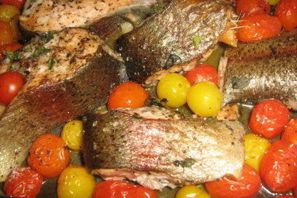Запеченная рыба с помидорами черри