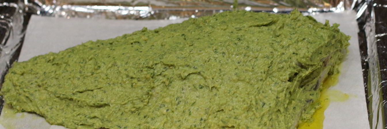 Запеченный палтус с авокадо и кедровыми орехами