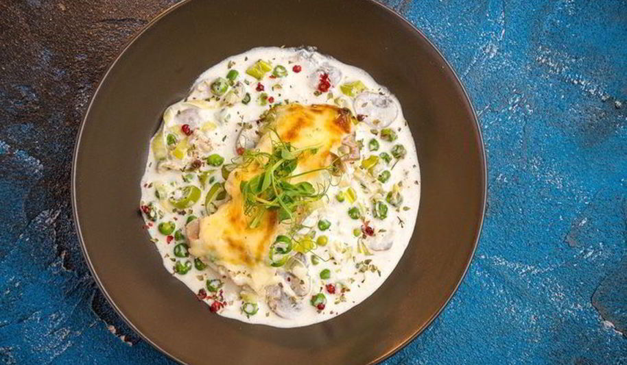 Рецепт запеченного палтуса с шампиньонами и горошкома