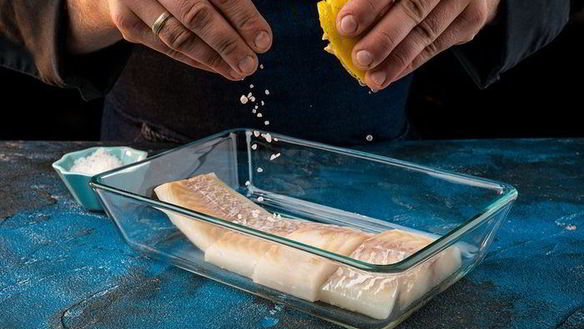 ШАГ 2. запеченный палтус с шампиньонами и горошком