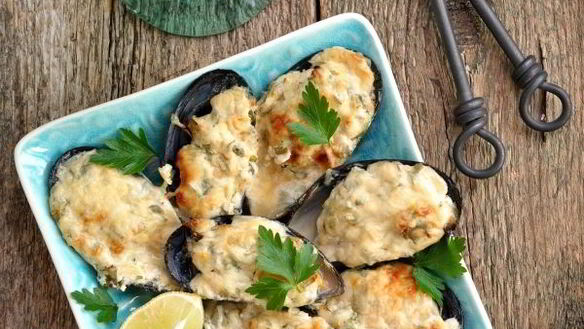 ШАГ 6. запеченные мидии в сырном соусе с чесноком