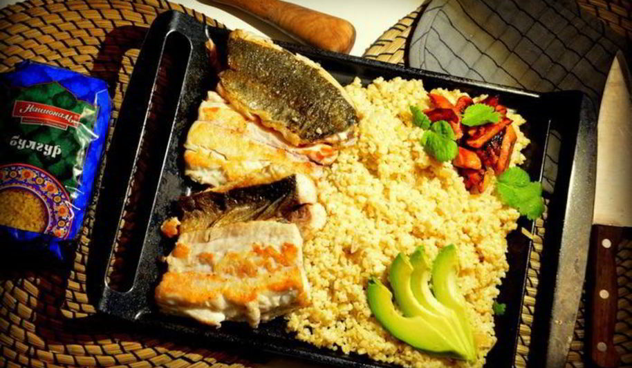 Рецепт жареная рыба со сливочным булгуром