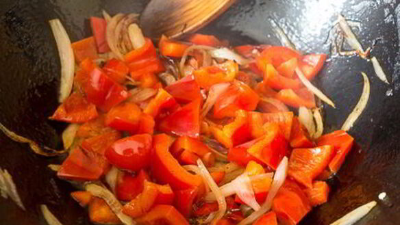 ШАГ 7. жареная скумбрия с летними овощами