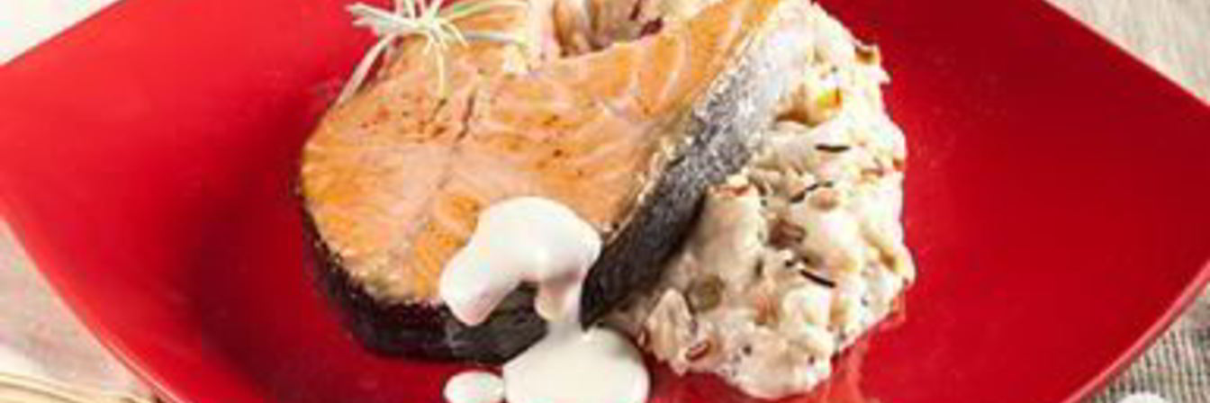 Жареный лосось в кокосовом молоке