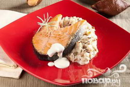 Жареный лосось в кокосовом молоке