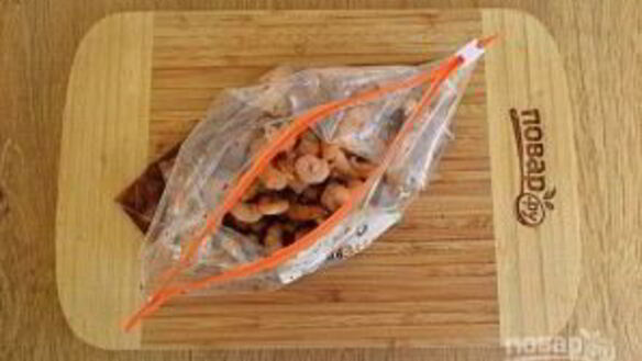 ШАГ 2. жареные креветки с медом и чесноком