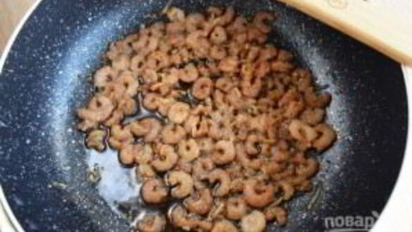 ШАГ 3. жареные креветки с медом и чесноком