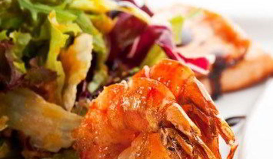 Рецепт жареные креветки в ароматном чесночном соусе