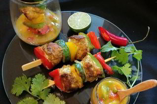 Куриный шашлычок по-карибски с манговой сальсой