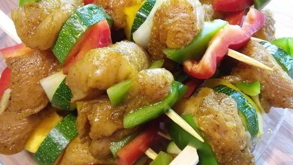 ШАГ 4. куриный шашлычок по-карибски с манговой сальсой