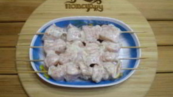 ШАГ 9. куриные шашлычки на шпажках в духовке для детей