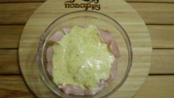 ШАГ 5. куриные шашлычки на шпажках в духовке