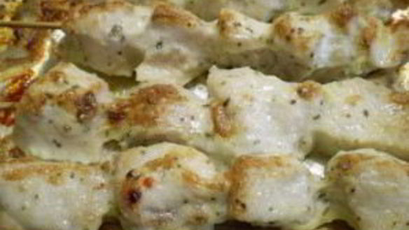 ШАГ 10. куриные шашлычки на шпажках в духовке